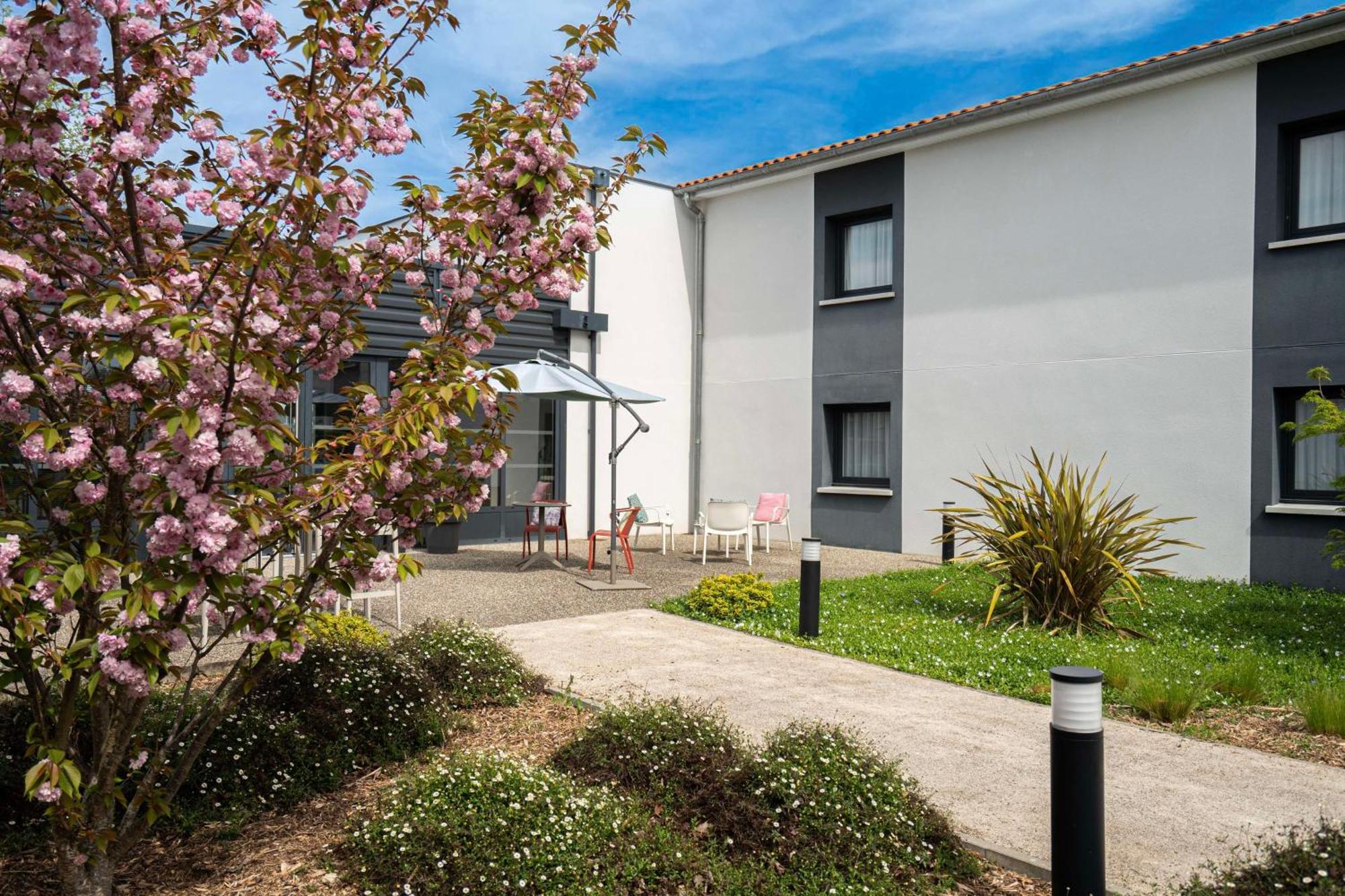 Sure Hotel by Best Western Les Portes de Montauban Exterior foto